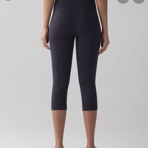 Lululemon Free to Flow crop legging midnight navy/white